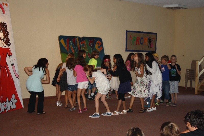 Village Camps International Summer Camp Leysin, Switzerland 2025-08-09 https://www.villagecamps.com/journals_admin/images/687-21-prommm (102).jpg